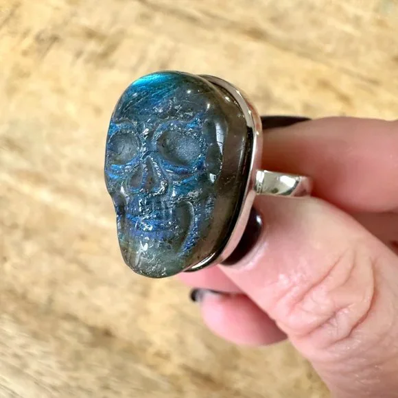 Blue Flash Labradorite Skull Ring - Adjustable Sterling Silver Band - Picture 5 of 7